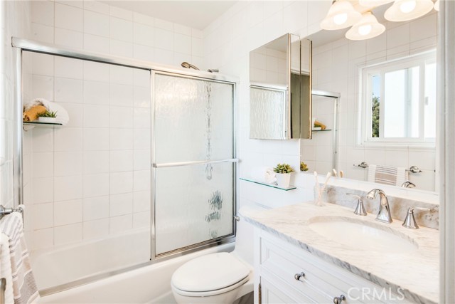 1427 12th Street, Manhattan Beach, California 90266, 2 Bedrooms Bedrooms, ,3 BathroomsBathrooms,Residential,Sold,12th,SB21102526