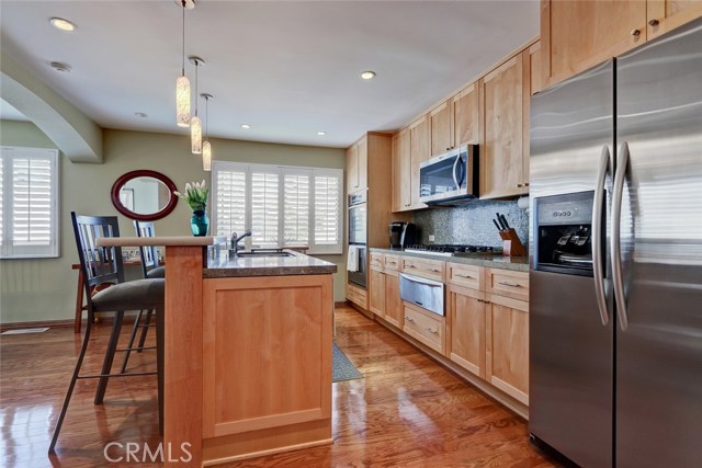 105 Irena Avenue, Redondo Beach, California 90277, 3 Bedrooms Bedrooms, ,3 BathroomsBathrooms,Residential,Sold,Irena,SB18189275