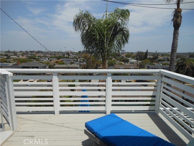 520 Faye Lane, Redondo Beach, California 90277, 4 Bedrooms Bedrooms, ,2 BathroomsBathrooms,Residential,Sold,Faye,SB17168352