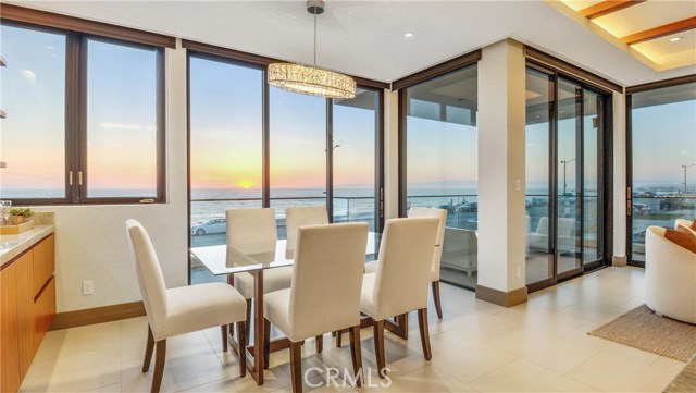 1000 Esplanade, Redondo Beach, California 90277, 3 Bedrooms Bedrooms, ,3 BathroomsBathrooms,Residential,Sold,Esplanade,SB17089223