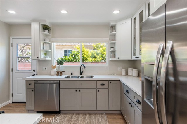 1012 Rosecrans Avenue, Manhattan Beach, California 90266, 3 Bedrooms Bedrooms, ,1 BathroomBathrooms,Residential,Sold,Rosecrans,SB20083912