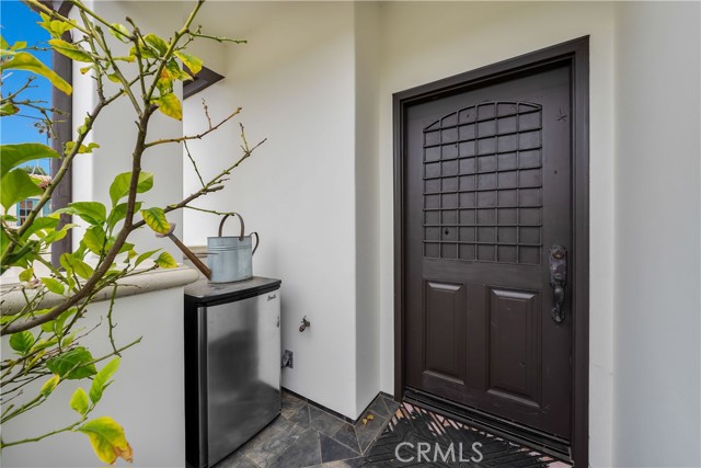 Entrance to guest quarters over garage