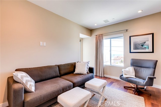 113 El Porto Street, Manhattan Beach, California 90266, 4 Bedrooms Bedrooms, ,2 BathroomsBathrooms,Residential,Sold,El Porto,SB19022186