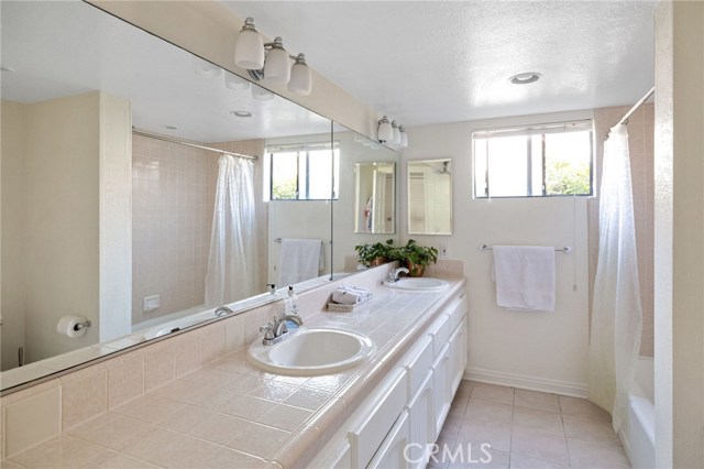 1107 Stanford Avenue, Redondo Beach, California 90278, 3 Bedrooms Bedrooms, ,2 BathroomsBathrooms,Residential,Sold,Stanford,SB20120102