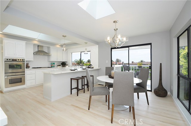 Kitchen and breakfast area