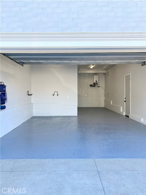 Oversized 3-Car Garage high Ceilings