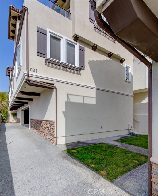 931 1st Street, Hermosa Beach, California 90254, 3 Bedrooms Bedrooms, ,2 BathroomsBathrooms,Residential,Sold,1st,SB19229555