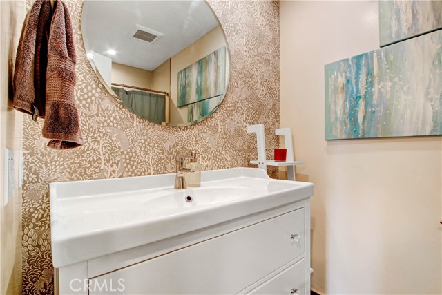 2 Bed Home for Sale in Van Nuys, California