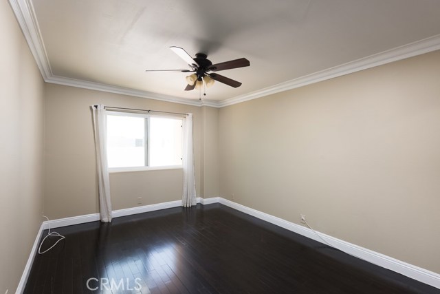 Bedroom w/ beautiful hardwood floors