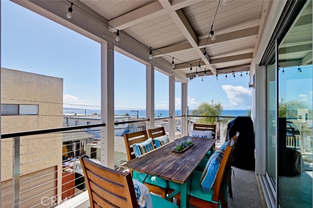 300 28th Street, Hermosa Beach, California 90254, 4 Bedrooms Bedrooms, ,4 BathroomsBathrooms,Residential,Sold,28th,SB18066666