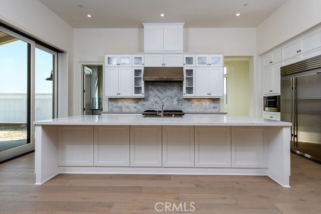 Kitchen, 2nd prep kitchen and walk-in pantry.