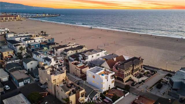 20 4th Street, Hermosa Beach, California 90254, 3 Bedrooms Bedrooms, ,1 BathroomBathrooms,Residential,Sold,4th,SB21149373