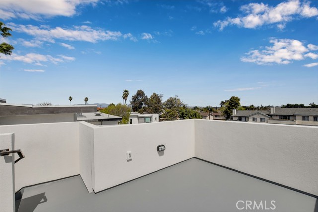 ROOFTOP DECK 2