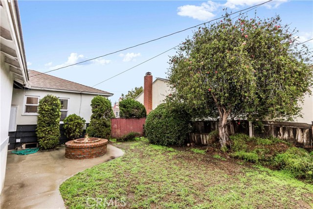 1813 Lynngrove Drive, Manhattan Beach, California 90266, 2 Bedrooms Bedrooms, ,Residential,Sold,Lynngrove,SB18291838