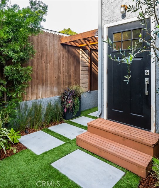 MODERN LANDSCAPING CREATES AN INVITING ENTRANCE TO THE HOME.