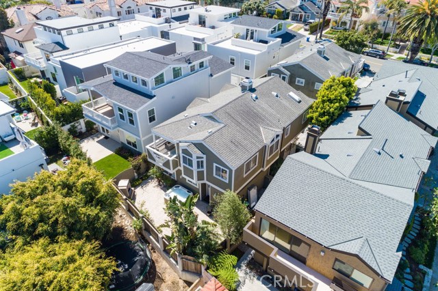 202 Helberta Avenue, Redondo Beach, California 90277, 3 Bedrooms Bedrooms, ,2 BathroomsBathrooms,Residential,Sold,Helberta,SB20063398