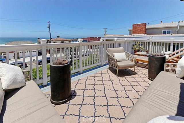 2722 Hermosa Avenue, Hermosa Beach, California 90254, 4 Bedrooms Bedrooms, ,2 BathroomsBathrooms,Residential,Sold,Hermosa,SB17280753