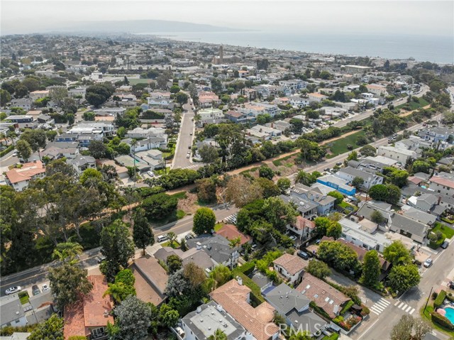 2201 Valley Drive, Manhattan Beach, California 90266, 3 Bedrooms Bedrooms, ,1 BathroomBathrooms,Residential,Sold,Valley,SB20186941