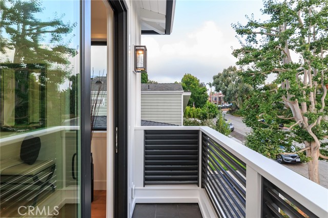 2400 John Street, Manhattan Beach, California 90266, 5 Bedrooms Bedrooms, ,2 BathroomsBathrooms,Residential,Sold,John,SB19208383