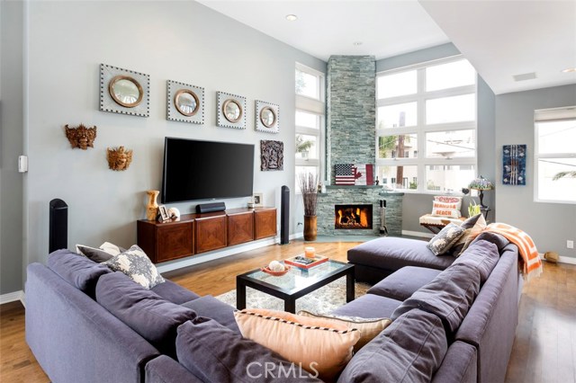 125 4th Street, Hermosa Beach, California 90254, 4 Bedrooms Bedrooms, ,3 BathroomsBathrooms,Residential,Sold,4th,SB18054270