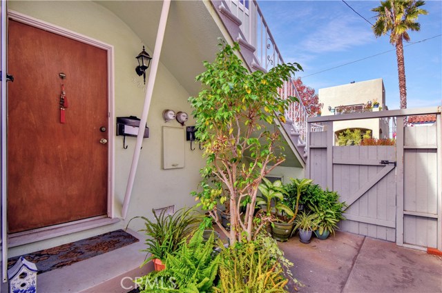 320 27th Street, Hermosa Beach, California 90254, ,Residential Income,Sold,27th,SB20240088