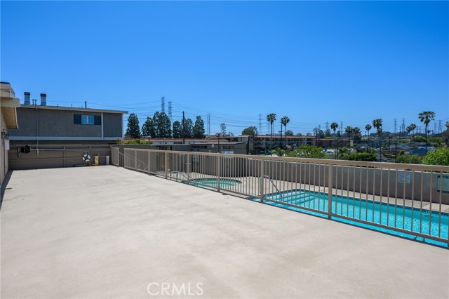 Beautiful pool/spa,clubhouse 2 doors down from the unit