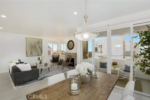 220 4th Street, Hermosa Beach, California 90254, 3 Bedrooms Bedrooms, ,4 BathroomsBathrooms,Residential,Sold,4th,PW18290182