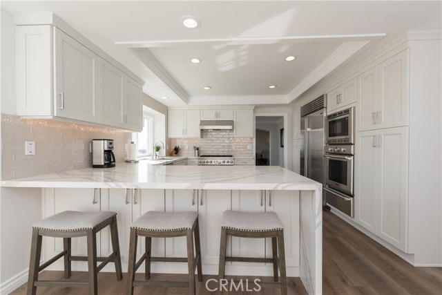 Beautiful view of this awesome kitchen from the casual eating area...