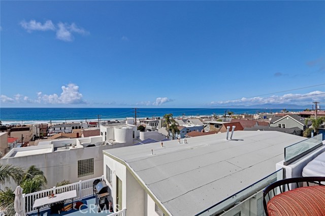 300 28th Street, Hermosa Beach, California 90254, 4 Bedrooms Bedrooms, ,4 BathroomsBathrooms,Residential,Sold,28th,SB18066666