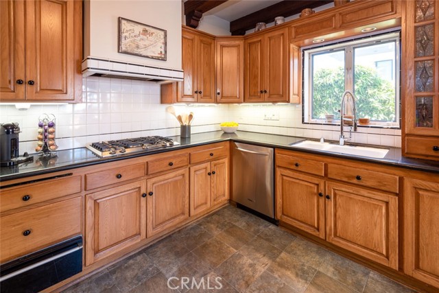 619 Avenue B, Redondo Beach, California 90277, 5 Bedrooms Bedrooms, ,3 BathroomsBathrooms,Residential,Sold,Avenue B,SB21044524