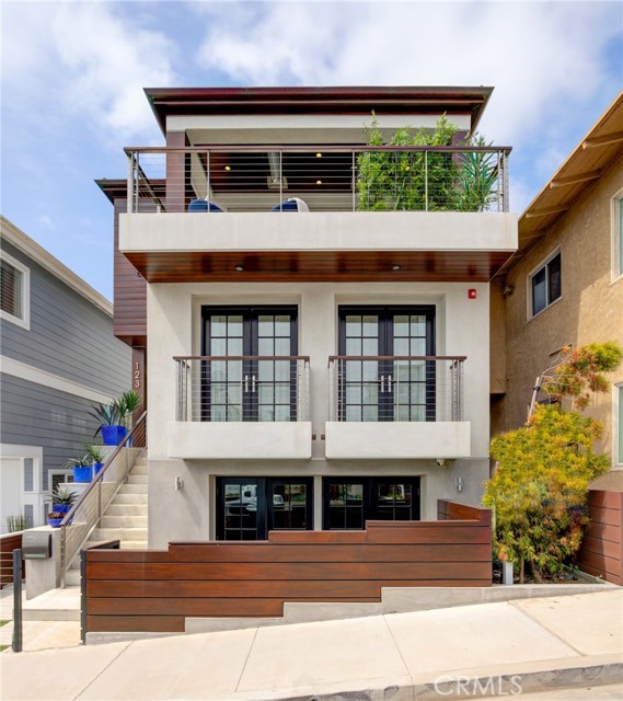 Detail Gallery Image 1 of 1 For 123 28th St, Hermosa Beach,  CA 90254 - 5 Beds | 5/1 Baths
