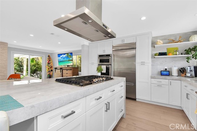 Yes, this owner replaced all the new appliances with higher end new cool chef-loving new appliances...