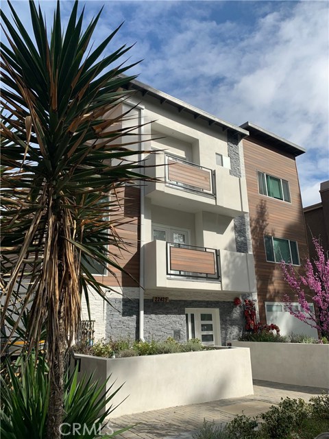Photo of 22425 S Del Valle Street #5, Woodland Hills, CA 91364