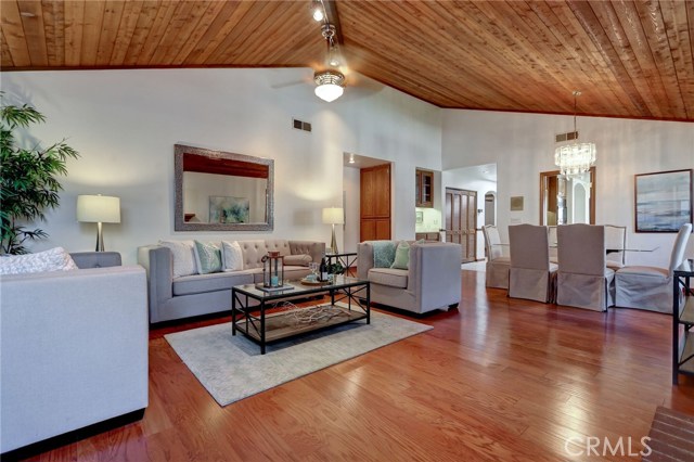22 Dover Place, Manhattan Beach, California 90266, 2 Bedrooms Bedrooms, ,2 BathroomsBathrooms,Residential,Sold,Dover,SB18247176