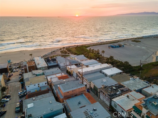 200 Gull Street, Manhattan Beach, California 90266, 3 Bedrooms Bedrooms, ,1 BathroomBathrooms,Residential,Sold,Gull,OC21063409
