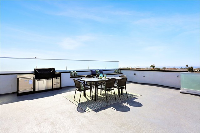 The Barbeque Coking Center makes this the Ultimate Outside Entertaining Space.
