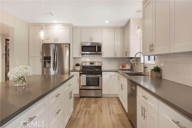 326 Prospect Avenue, Redondo Beach, California 90277, 3 Bedrooms Bedrooms, ,2 BathroomsBathrooms,Residential,Sold,Prospect,SB19130167