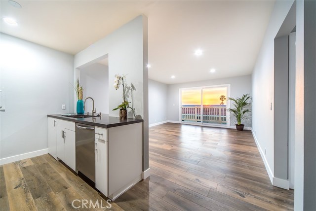 1707 Pacific Coast Highway, Hermosa Beach, California 90254, 1 Bedroom Bedrooms, ,1 BathroomBathrooms,Residential,Sold,Pacific Coast,SB17266914