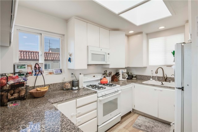 4216 Highland Avenue, Manhattan Beach, California 90266, 2 Bedrooms Bedrooms, ,2 BathroomsBathrooms,Residential,Sold,Highland,SB20133464