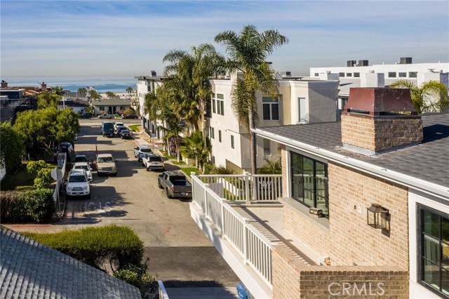 1104 Loma Dr, Hermosa Beach, California 90254, 3 Bedrooms Bedrooms, ,1 BathroomBathrooms,Residential,Sold,Loma Dr,SB21009911