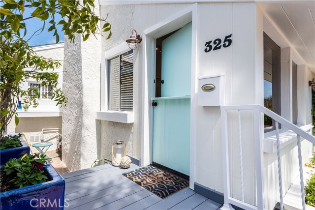 325 4th Street, Manhattan Beach, California 90266, 2 Bedrooms Bedrooms, ,1 BathroomBathrooms,Residential,Sold,4th,SB19080126