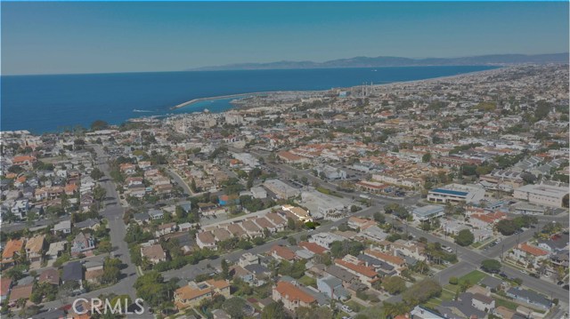 Aerial photo showing proximity to the coast.