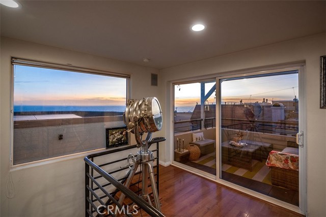 212 43rd Street, Manhattan Beach, California 90266, 3 Bedrooms Bedrooms, ,2 BathroomsBathrooms,Residential,Sold,43rd,SB19174952