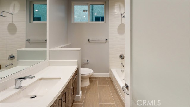 1ST LEVEL FULL BATH