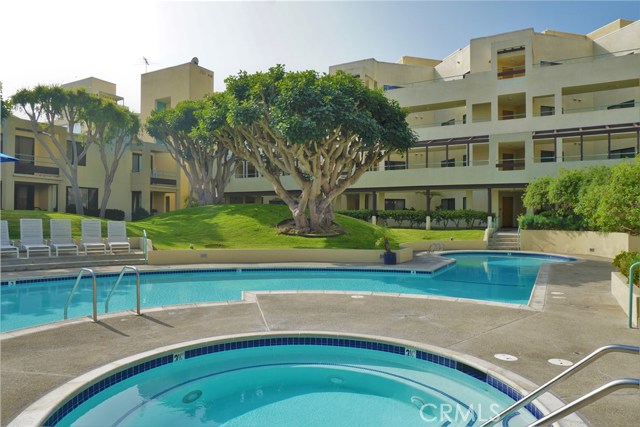 510 The Village, Redondo Beach, California 90277, 2 Bedrooms Bedrooms, ,2 BathroomsBathrooms,Residential,Sold,The Village,SB19260983