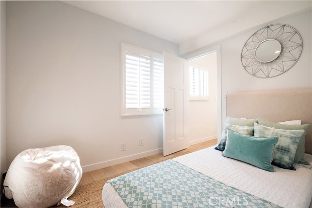 WHITE OAK HARDWOOD FLOORS CONTINUE TO FLOW THROUGH THE THIRD BEDROOM SITUATED ON THE MAIN LIVING LEVEL.