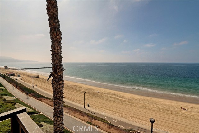531 Esplanade, Redondo Beach, California 90277, 2 Bedrooms Bedrooms, ,2 BathroomsBathrooms,Residential,Sold,Esplanade,SB17088461