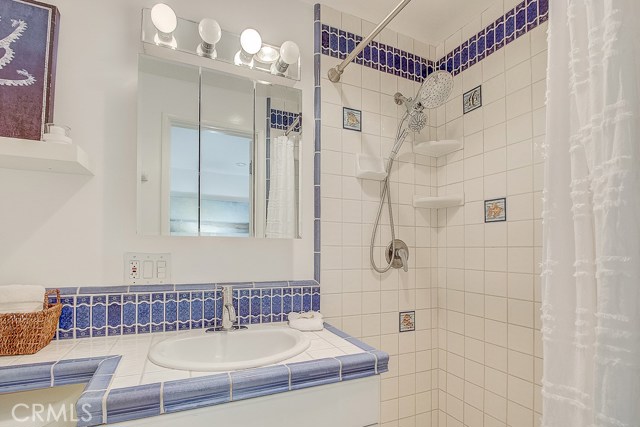 132 35th Place, Hermosa Beach, California 90254, 2 Bedrooms Bedrooms, ,2 BathroomsBathrooms,Residential,Sold,35th,SB19057826