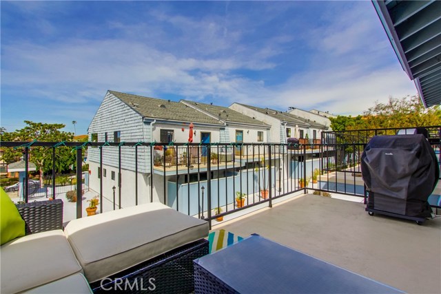 222 Irena Avenue, Redondo Beach, California 90277, 2 Bedrooms Bedrooms, ,2 BathroomsBathrooms,Residential,Sold,Irena,SB18095824