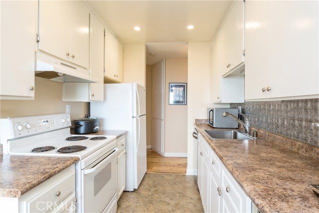 650 The Village, Redondo Beach, California 90277, 2 Bedrooms Bedrooms, ,2 BathroomsBathrooms,Residential,Sold,The Village,SB17108266